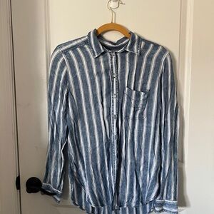American Eagle Outfitters Blue and White Button Down Shirt